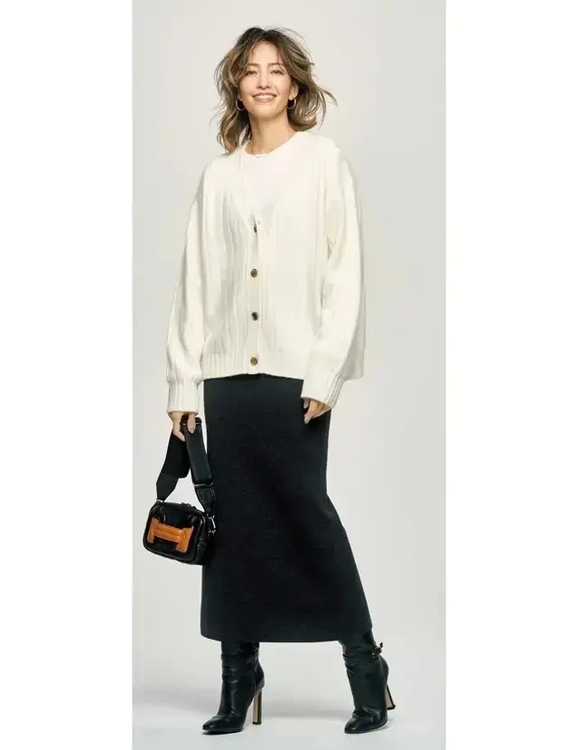 50代冬の黒スカートコーデ