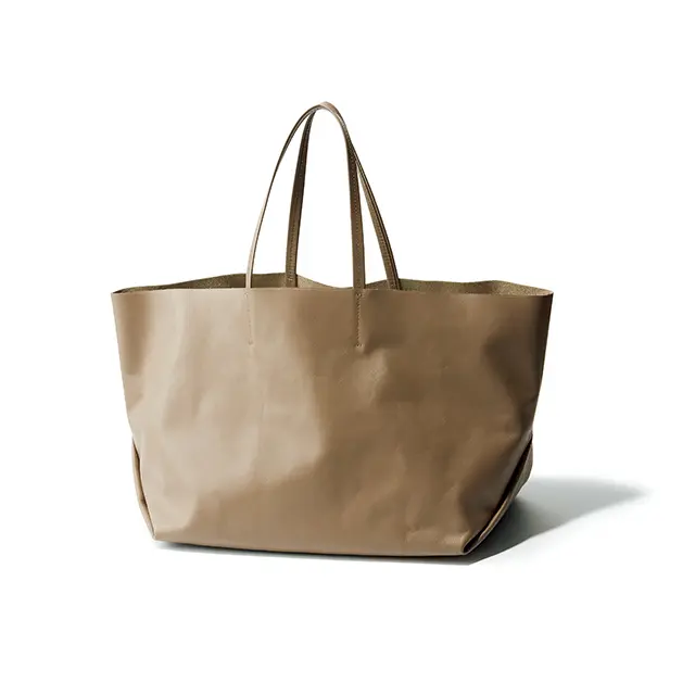 軽くて丈夫、出張にも便利！ 「サクラ」のイタリアン レザー製ビッグトート