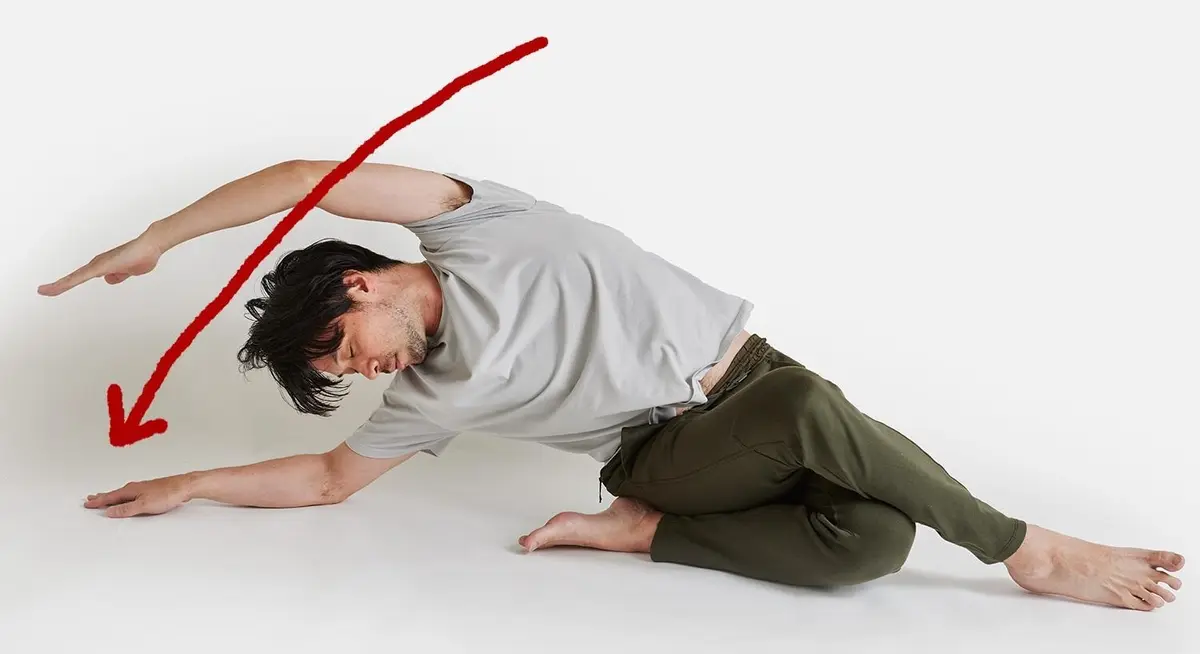 OurAge×Webエクラ　【６】で左手を上に上げて伸ばしたあと、上体を右側に倒します。