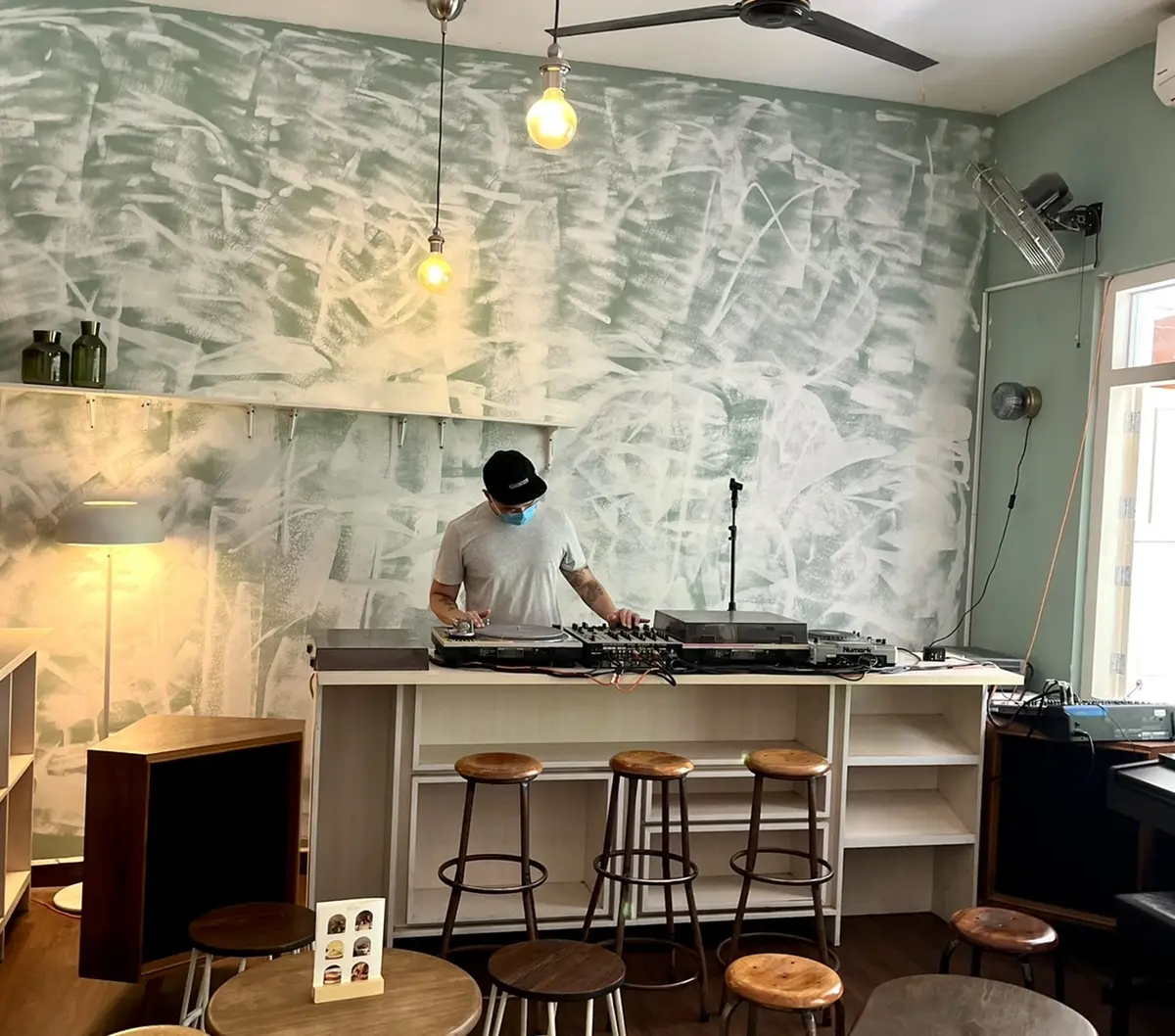 2階野ミュージックバー