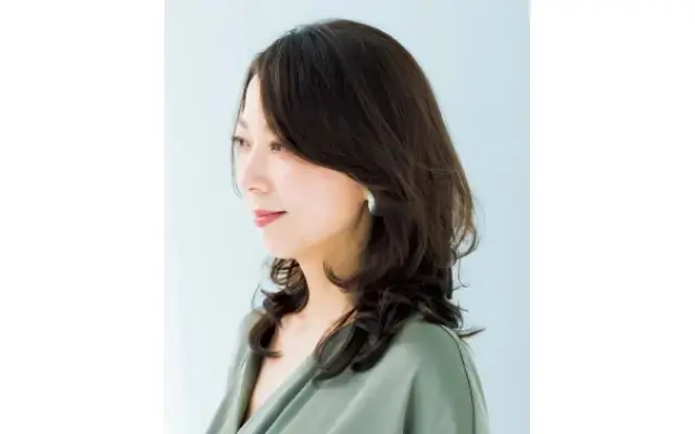 大人に似合う“万能ひし形ヘア”でリフトアップ