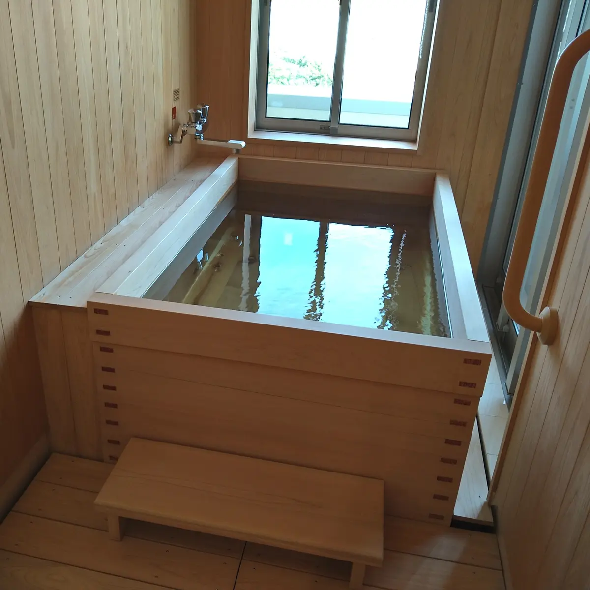 花鳥風月の半露天風呂