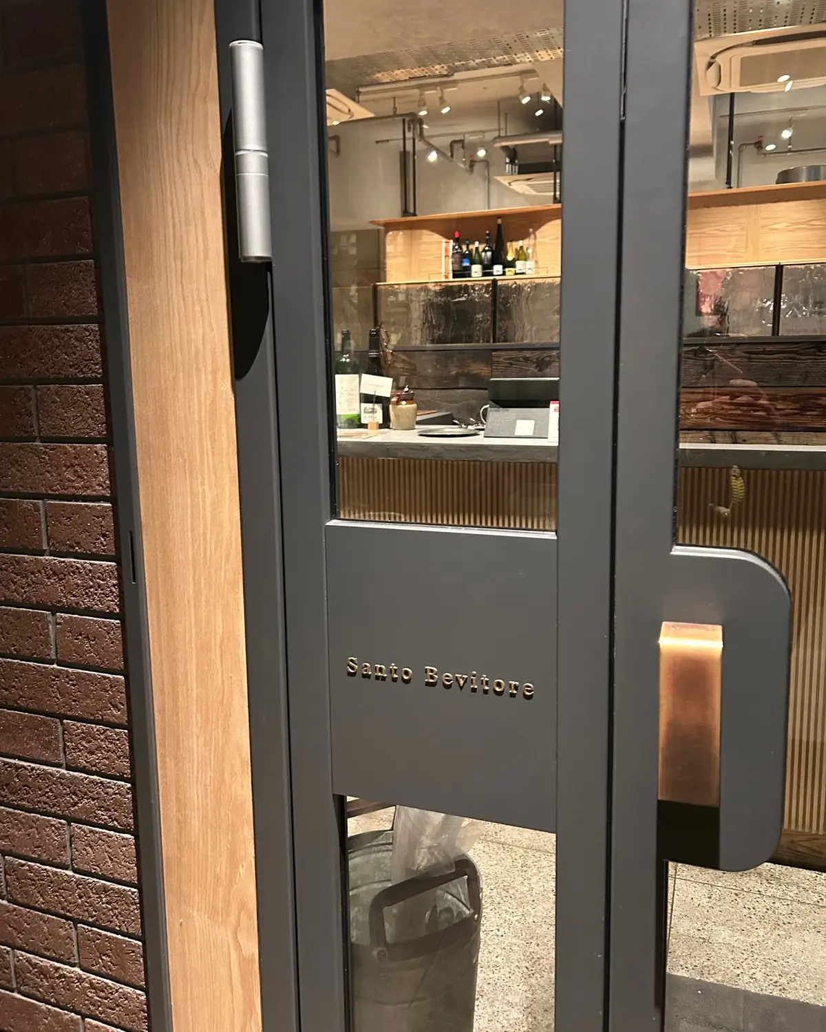 ピザを囲んで“Welcome to Hyの画像_2