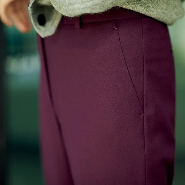 おなかまわりをしっかりとカバーするセオリーリュクスのパンツ