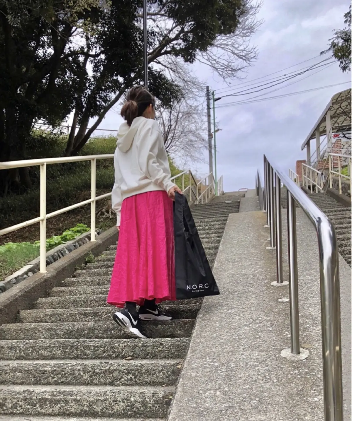 黒ショッパーBAGを持って避難経路の再の画像_1