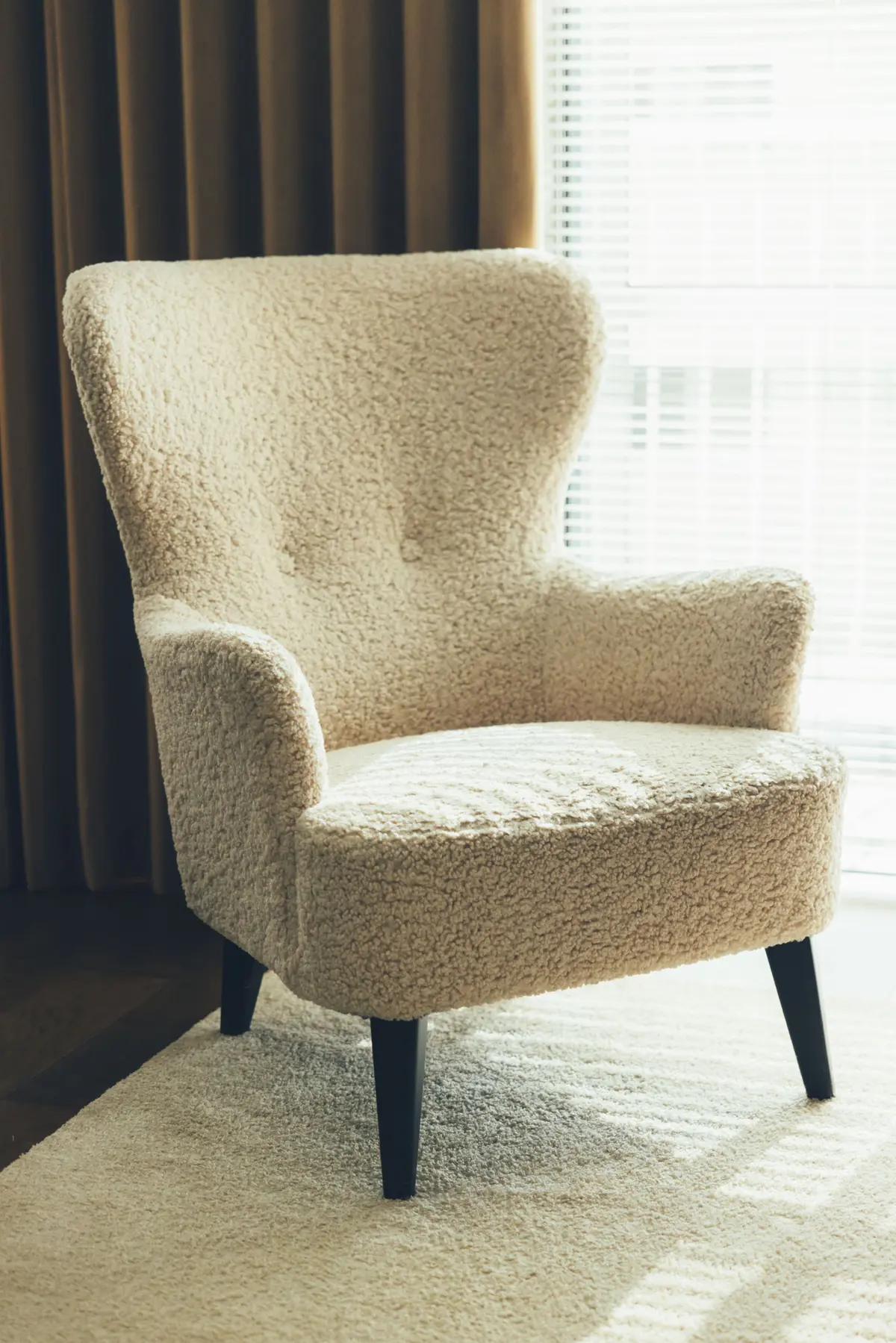 61㎡ スモールラグジュアリーな部屋　ラウンジチェア