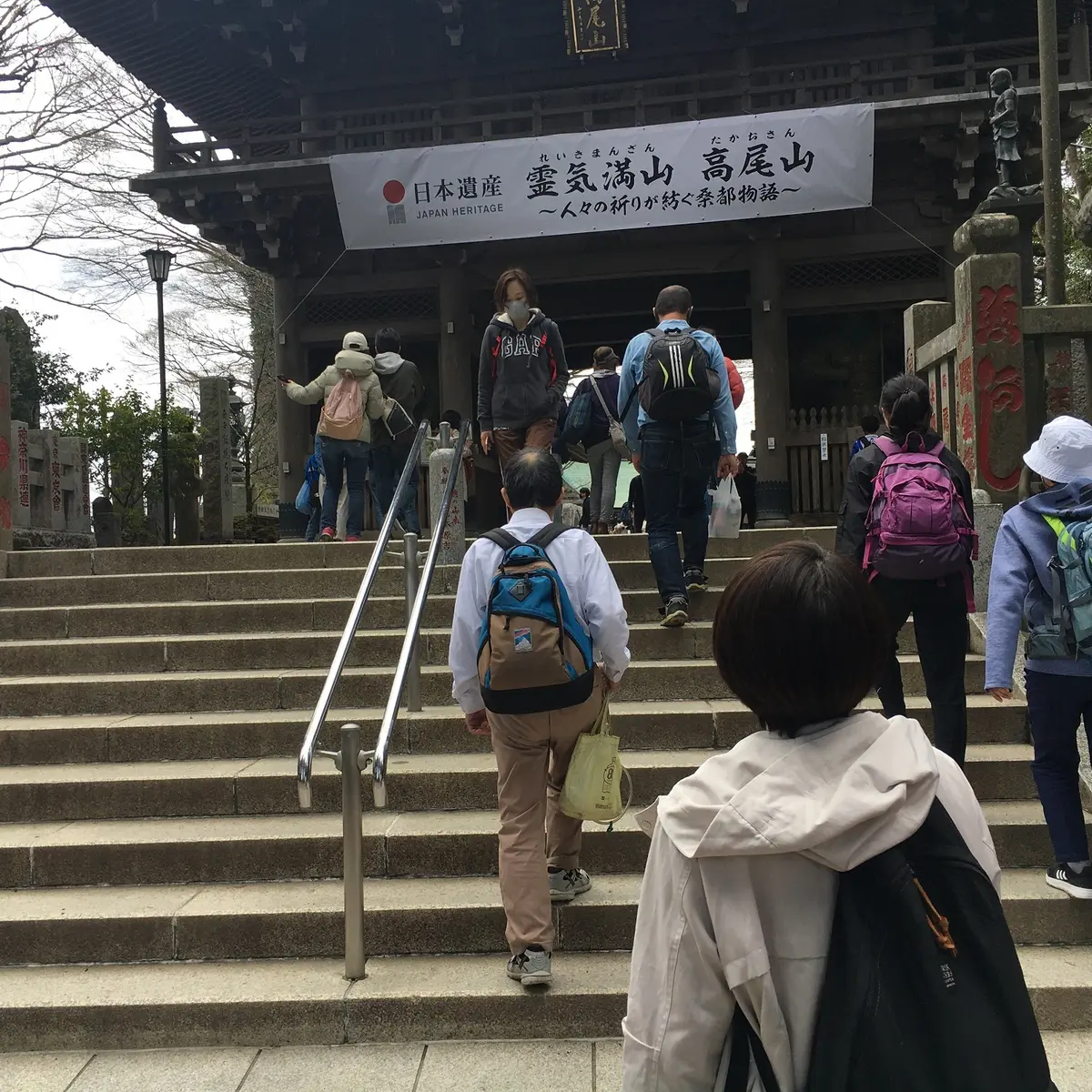 境内に入ります