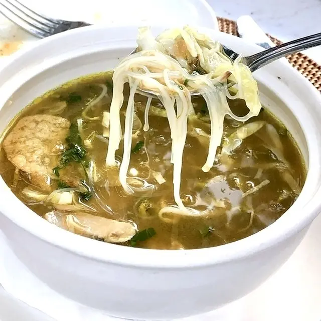 ソトアヤム　中にはライスヌードルが