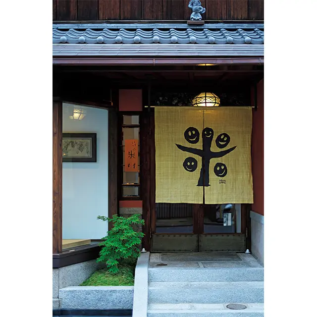 八坂神社の南から昨年、新門前に移転