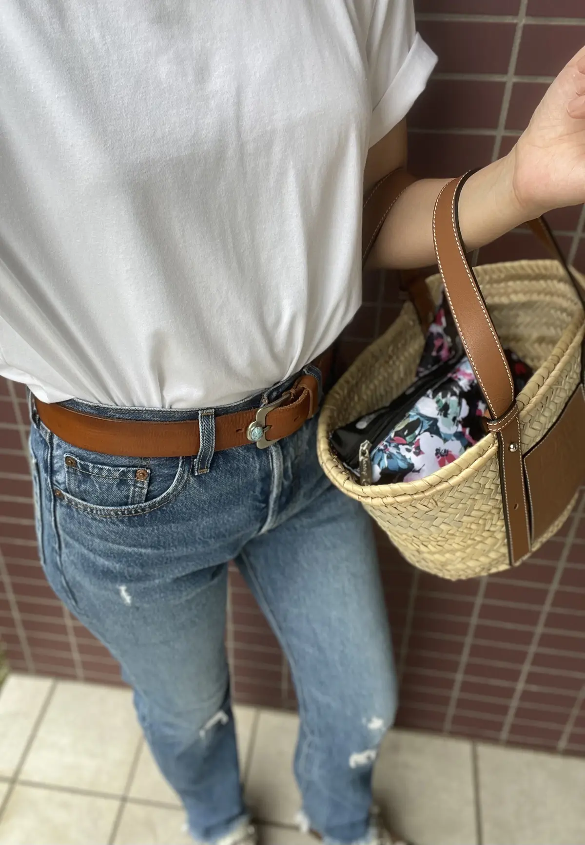 かばんの中から見える素敵な花柄のレスポ