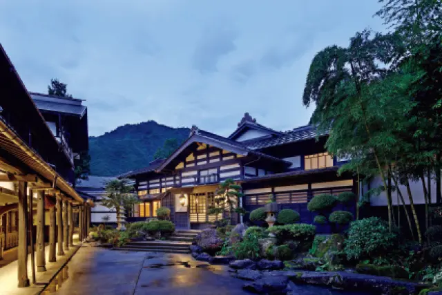 地元・六日町の豪農の館を移築した建物を改修