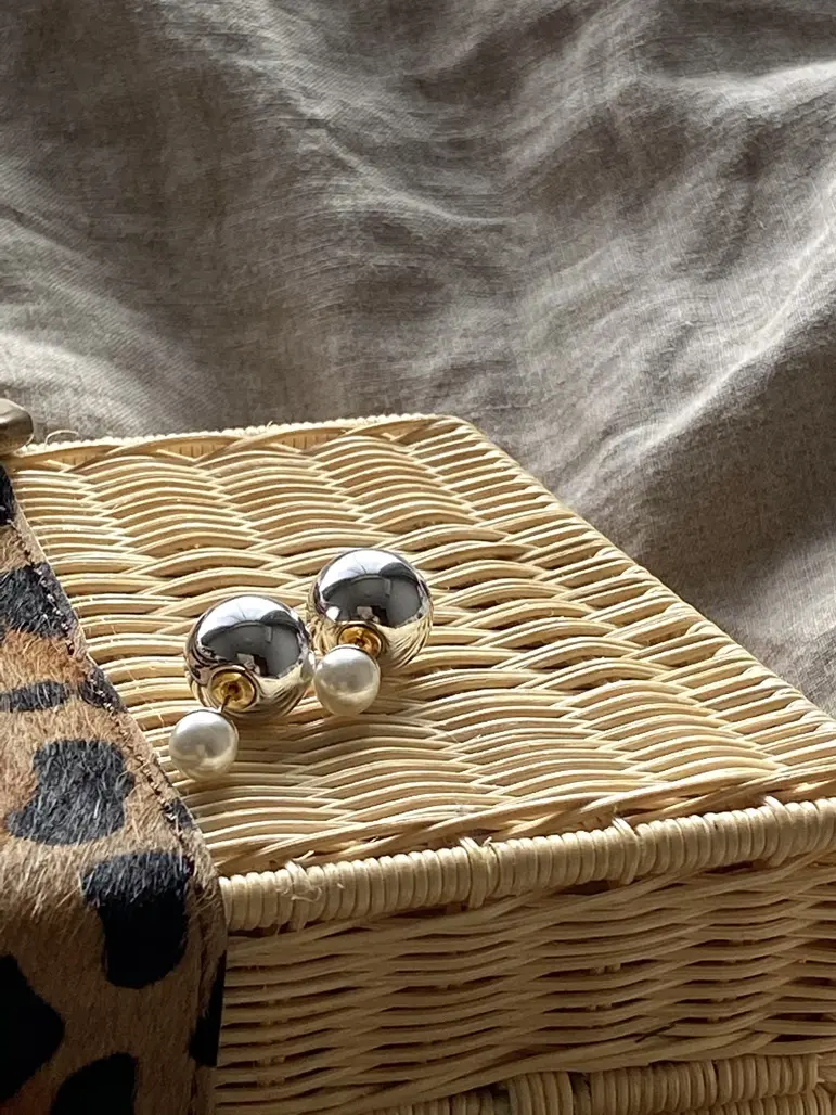 blancのダブルキャッチピアス