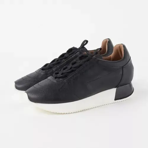 【50代のスニーカー】1点投入でおしゃれ上級者に！エクラ世代が頼れるスニーカー6選