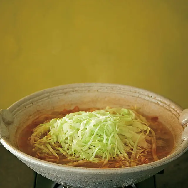疲れた胃腸に優しいキャベツは、せん切りにしてたっぷり用意。