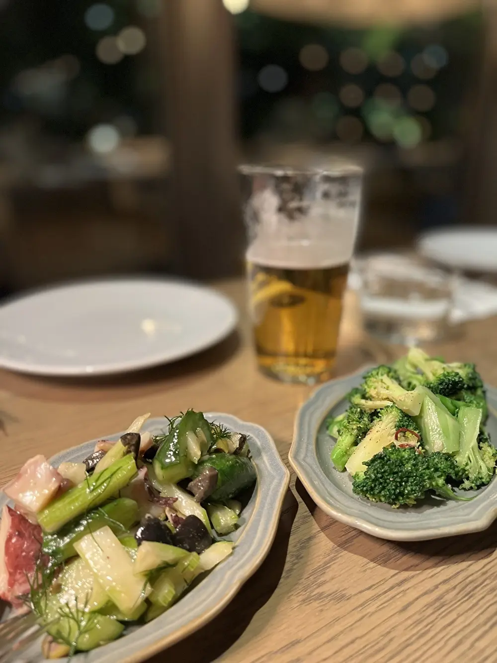 オリジナルビールと前菜