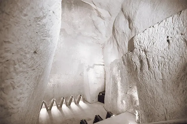 クレイエル。ガロ・ロマン時代 の石切り場跡で、2015年「シャ ンパーニュの丘陵、メゾンとカー ヴ」として世界遺産に認定された。