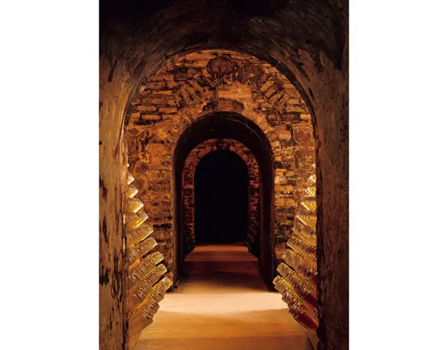 カーヴには多くの銘醸シャンパーニュが眠る