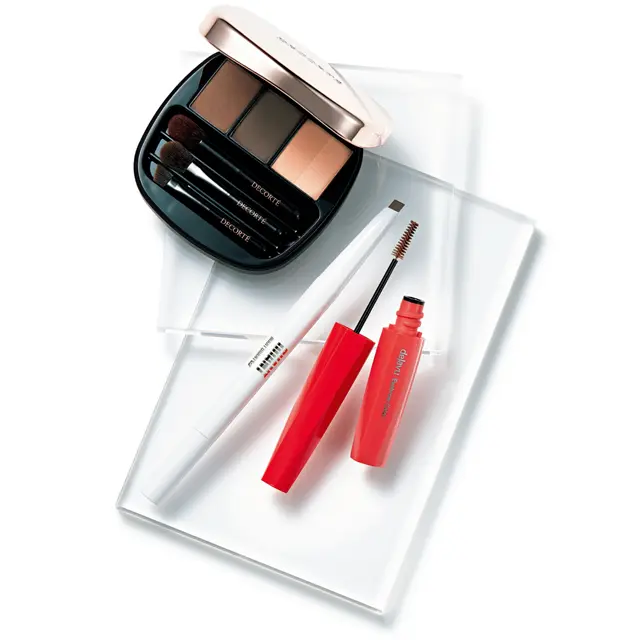 （上から）コスメデコルテのコントゥアリング パウダーアイブロウ BR301、マリークヮント コスメチックスのクヮント バ イ マリークヮント ブロウ ライン、イミュのデジャヴュ アイブロウカラー ナチュラルブラウン