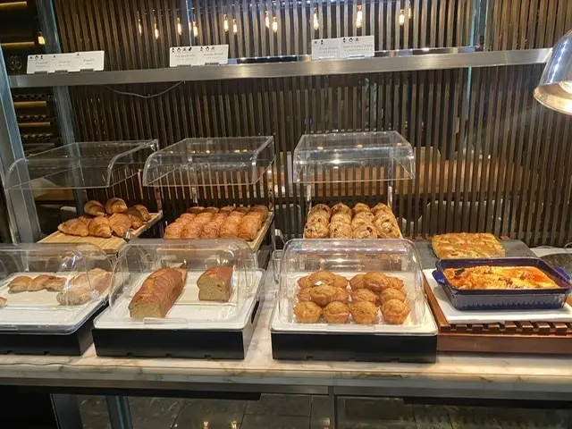 コンラッドで朝食を♡ニットパンツコーデ　の画像_10