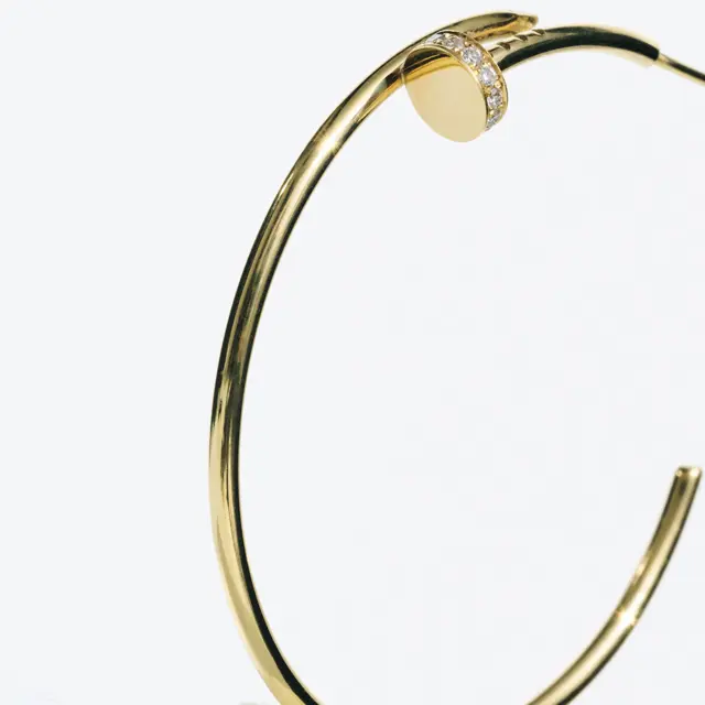 カルティエのフープピアス