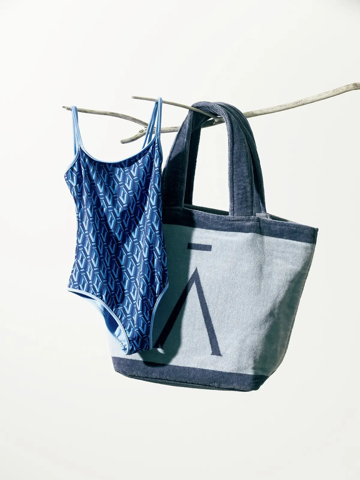 アマン エッセンシャルズのワンピース水着＆ビーチバッグ