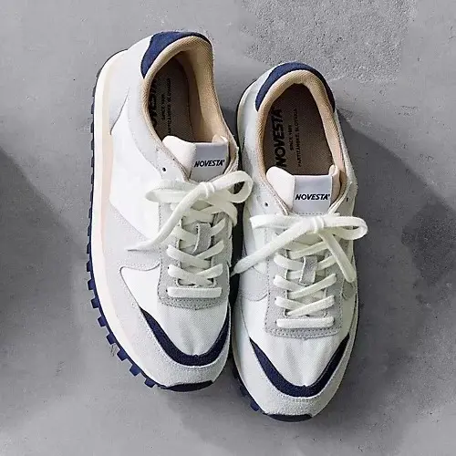 【50代 週末コーデ】ネイビー×ホワイトの画像_4