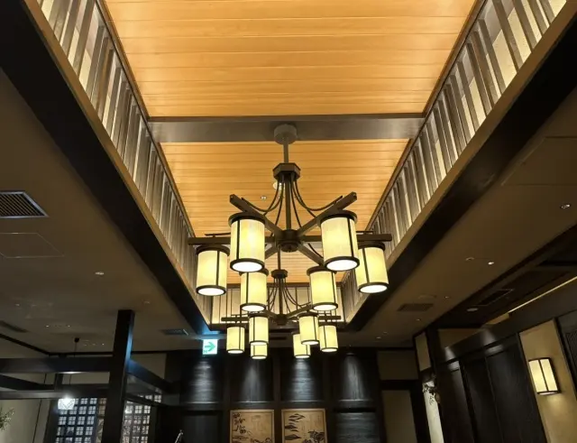 ディナータイムは、カジュアルになりすぎなの画像_4