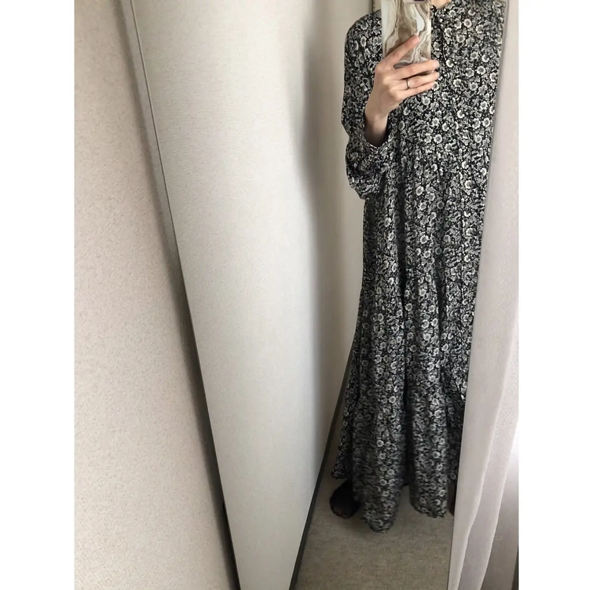 小花柄ワンピで、市場内ディープcafeへの画像_5