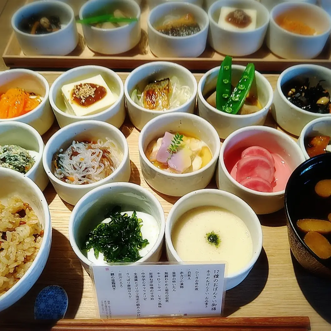 神楽坂茶寮本店、数量限定ランチ、12種のおばんざい御膳