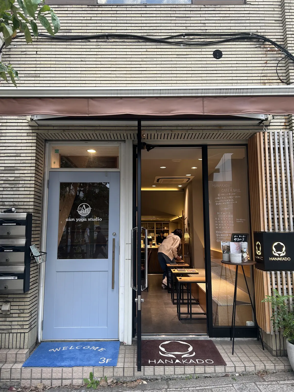 予約の出来ないもつ焼きの店。ファッションの画像_3