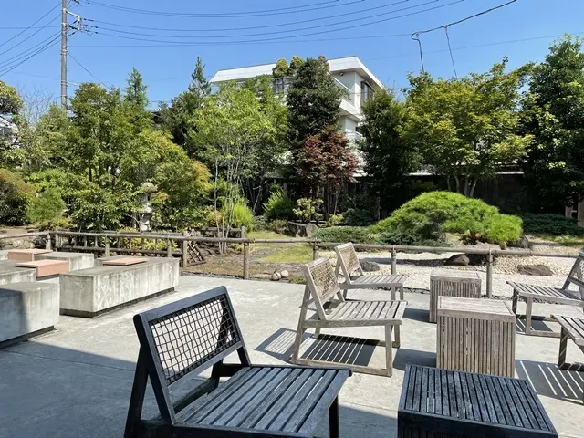 スターバックスコーヒー川越鐘つき通り店の庭園