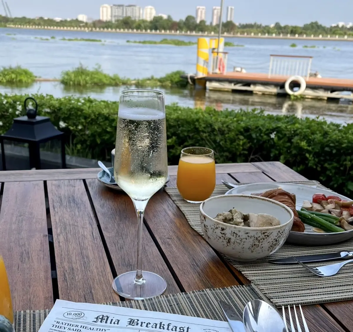 朝からシャンパン