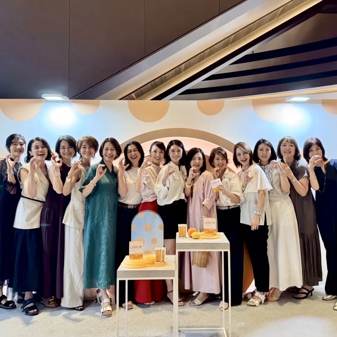 華やぎをプラスする大人の白シャツコーデの画像_6