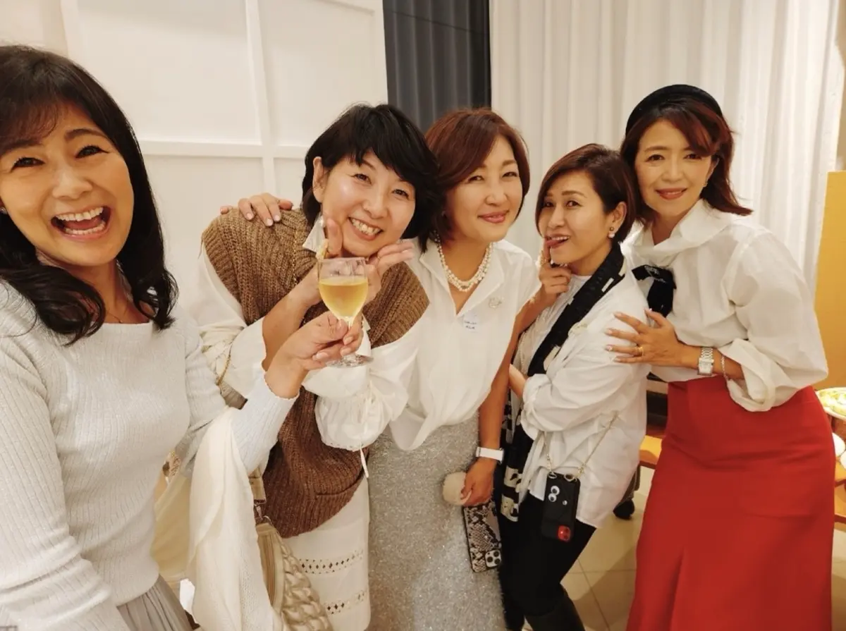 XEX日本橋、イタリアン、イタリア料理、Jマダム、集合写真、記念写真、個室、貸し切り、舞台、日本橋、三越前、日本橋室町野村ビル、ワイン、ブュッフェ、飲み放題、食べ放題、フリーフロー、パーティー、貸し切りパーティー、立食パーティー、クリスマスパーティー、乾杯