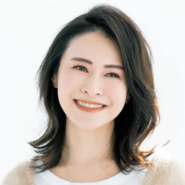 長さを変えただけで、大人のクセを生かしたしゃれ感ヘアに変身！