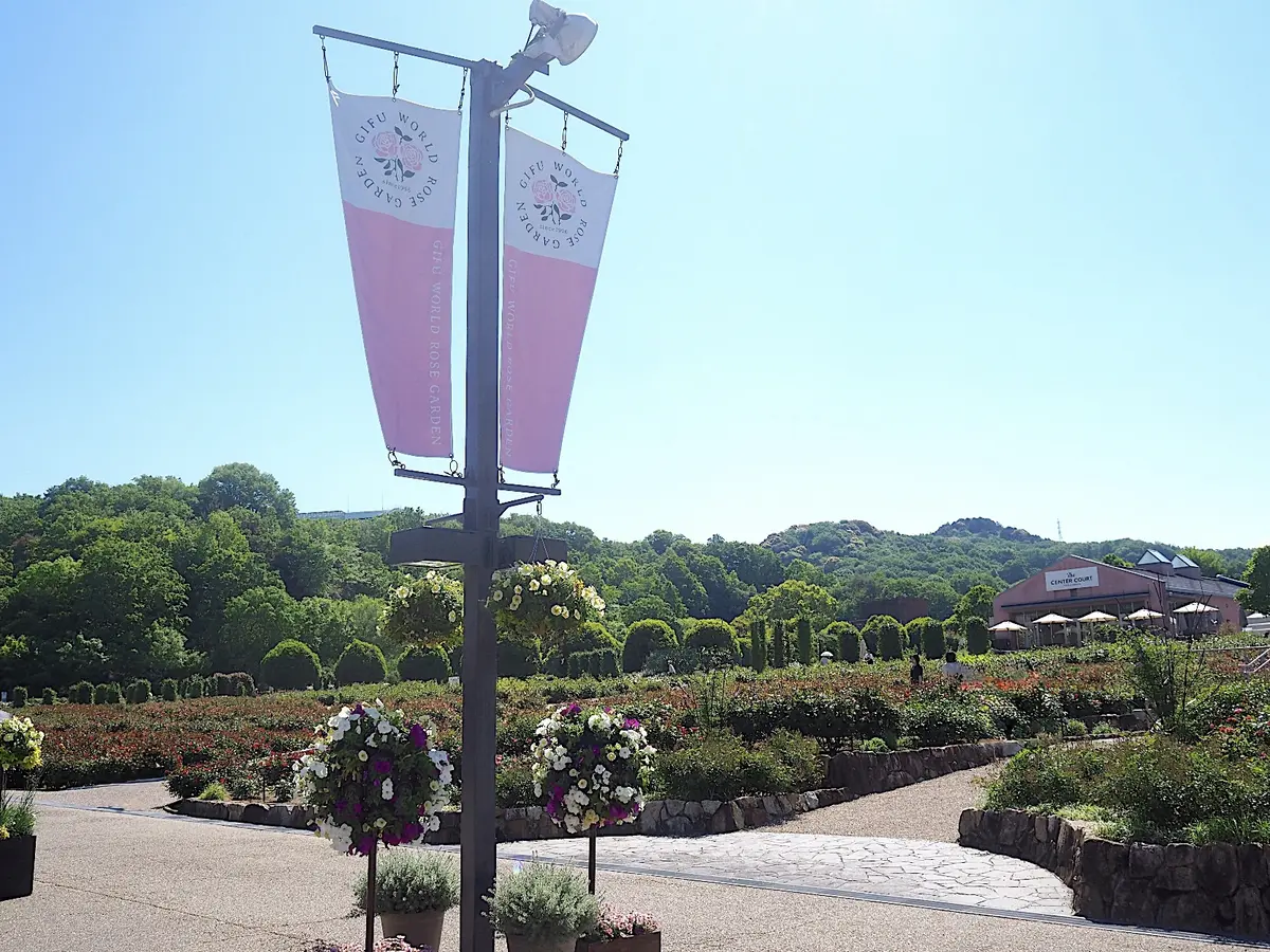 春のローズフェスティバル開催中の、ぎふワールド・ローズガーデンへ