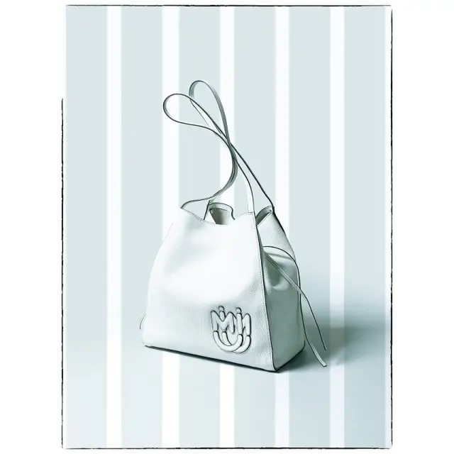 ミュウミュウの マドラスレザートートバッグ