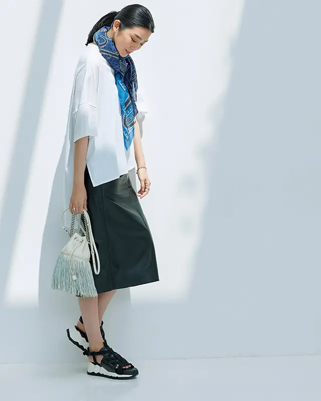 きれいめスカートスタイルの ハズしにもぴったり