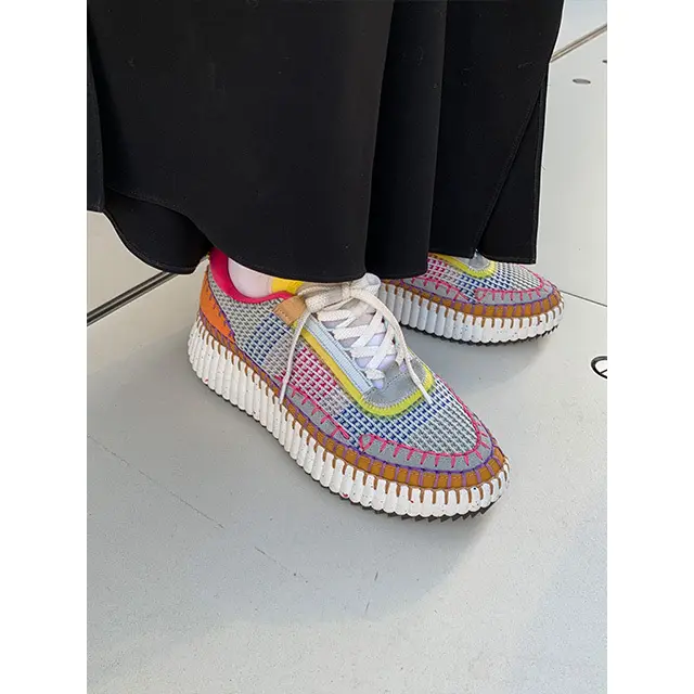 【50代向け本命スニーカー】アラフィー世代のエクラ編集部員がお手本！シンプルに行く？それとも派手に行く？