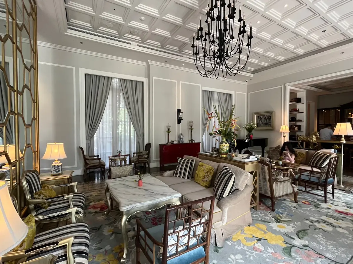 ホテルロビーラウンジ