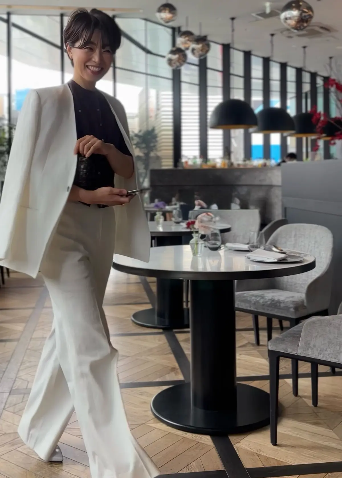 差しブラウンで優しい印象に、白のジャケッの画像_2