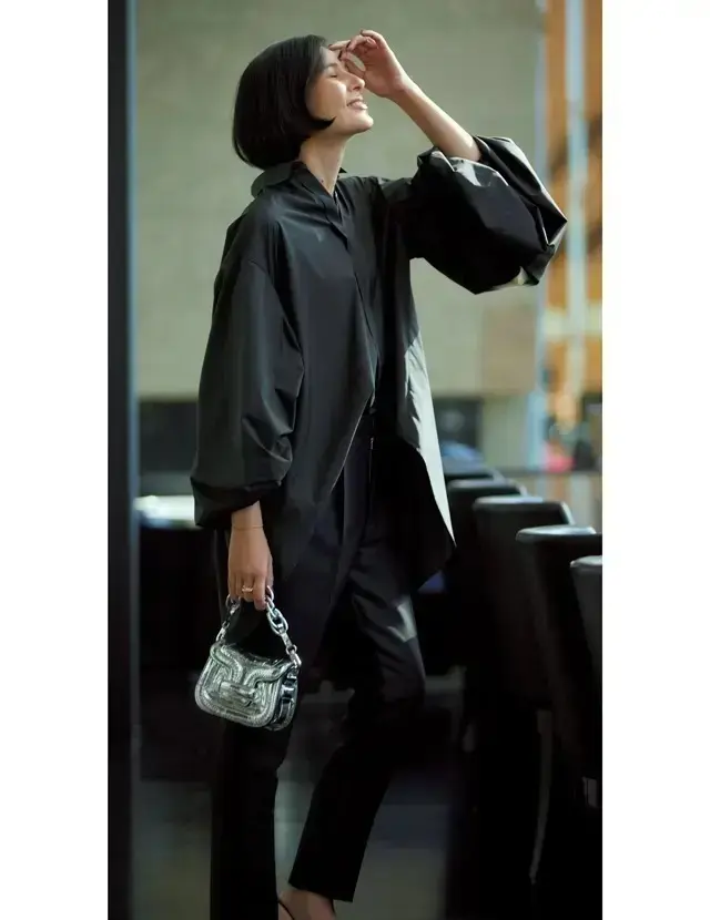 「ディテールが揺れる」視線が集まるトップス