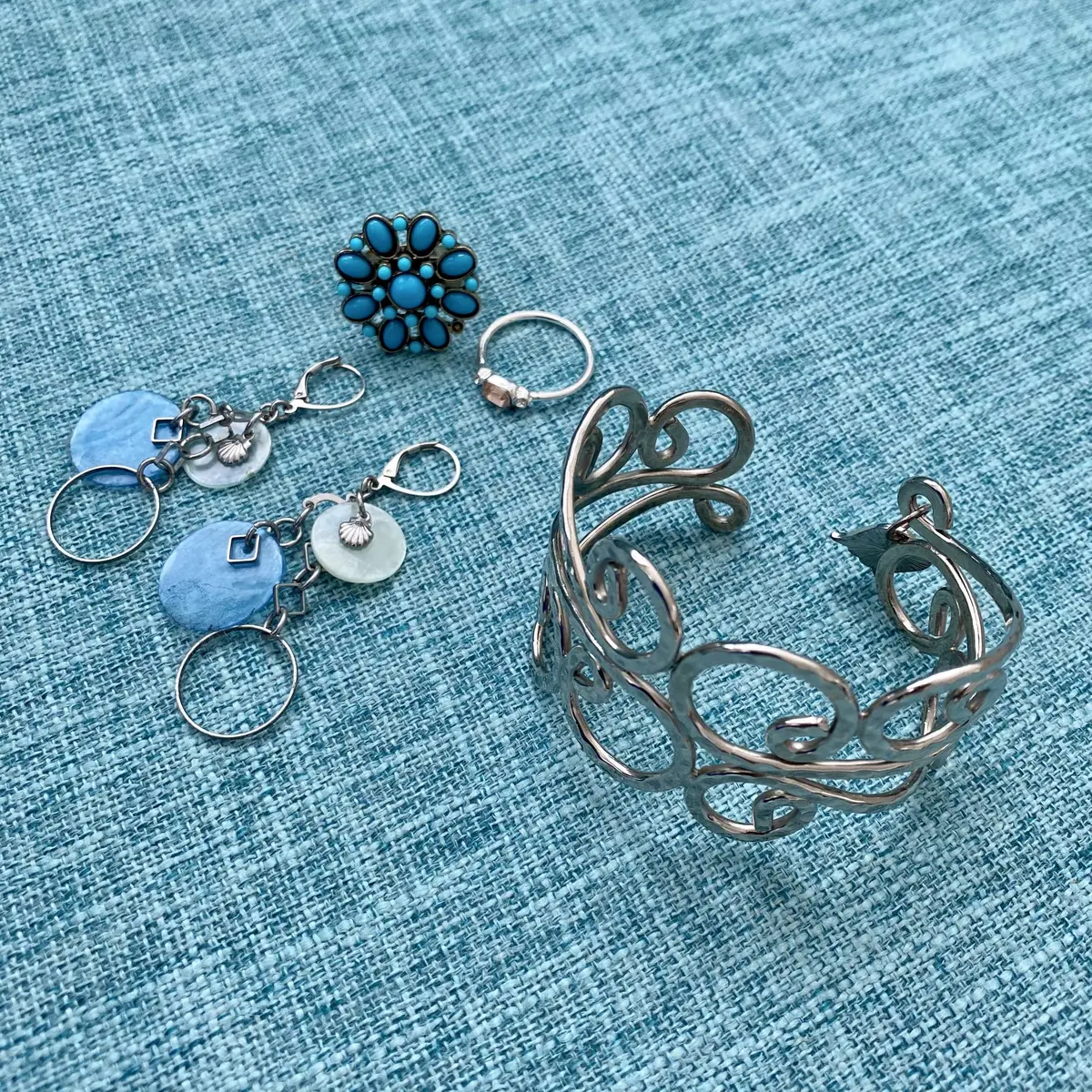 シルバー&ブルー系のアクセサリー