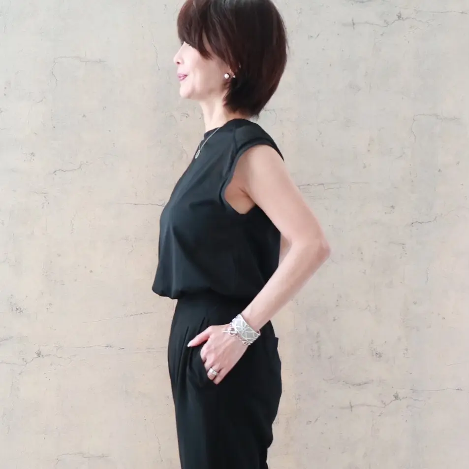 ブラック　シアー　コーデ