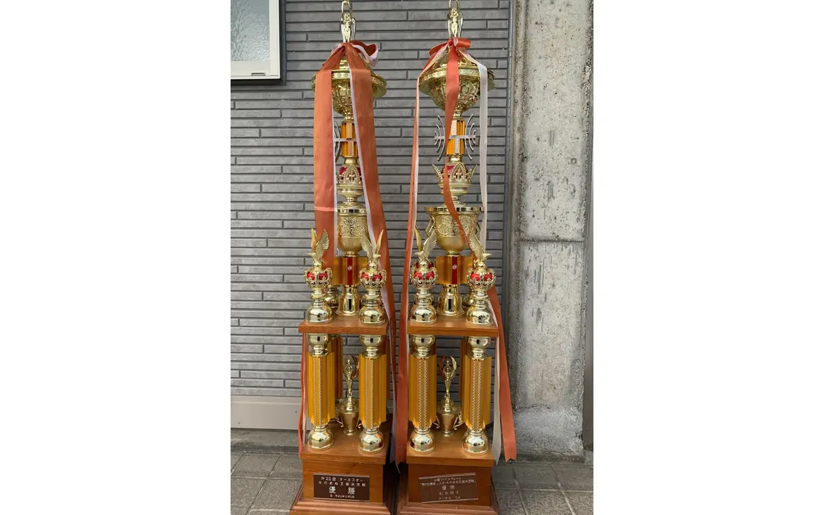 「ものまね王座決定戦」などのトロフィーも思い出の品