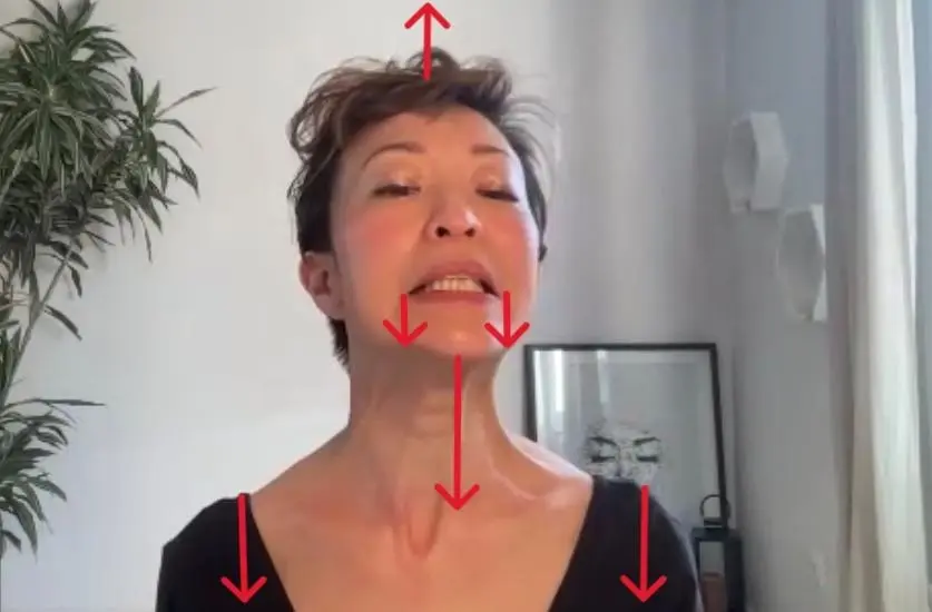 OurAge×Webエクラ　40代50代　胸鎖乳突筋ストレッチ　やり方　首のシワ・たるみに　エリマキトカゲ・エクササイズ