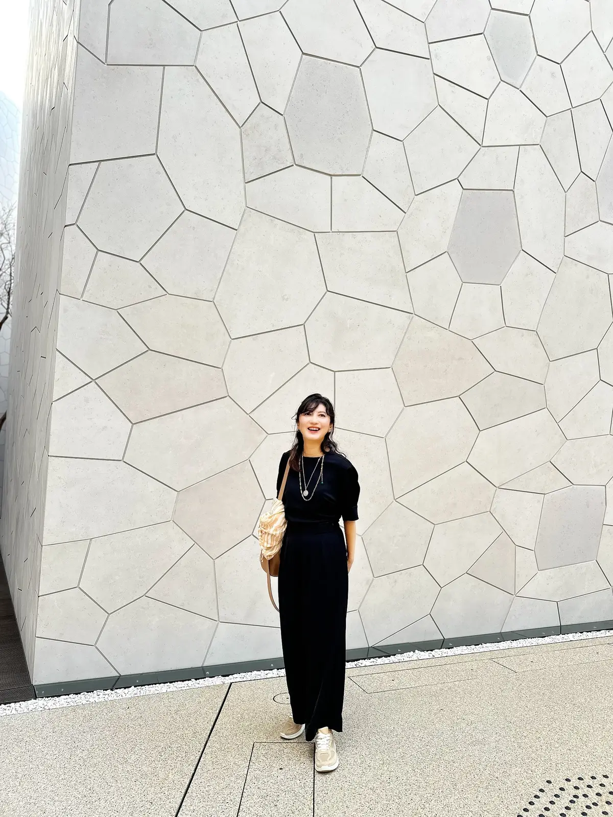 黒トップスで大阪・関西万博への画像_3