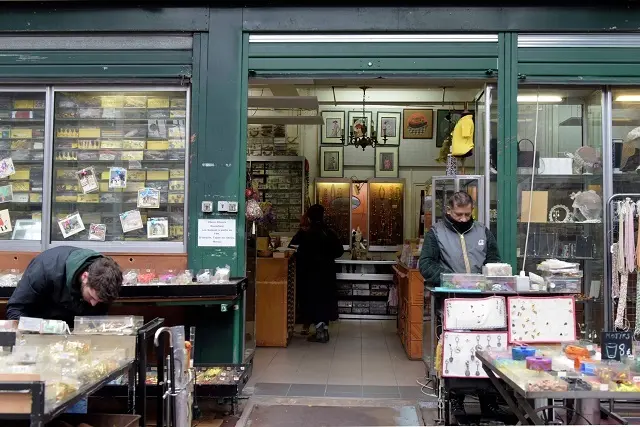 モード界のプロの間でも定評あるボタンの品ぞろえを誇る「Daniel et Lili」