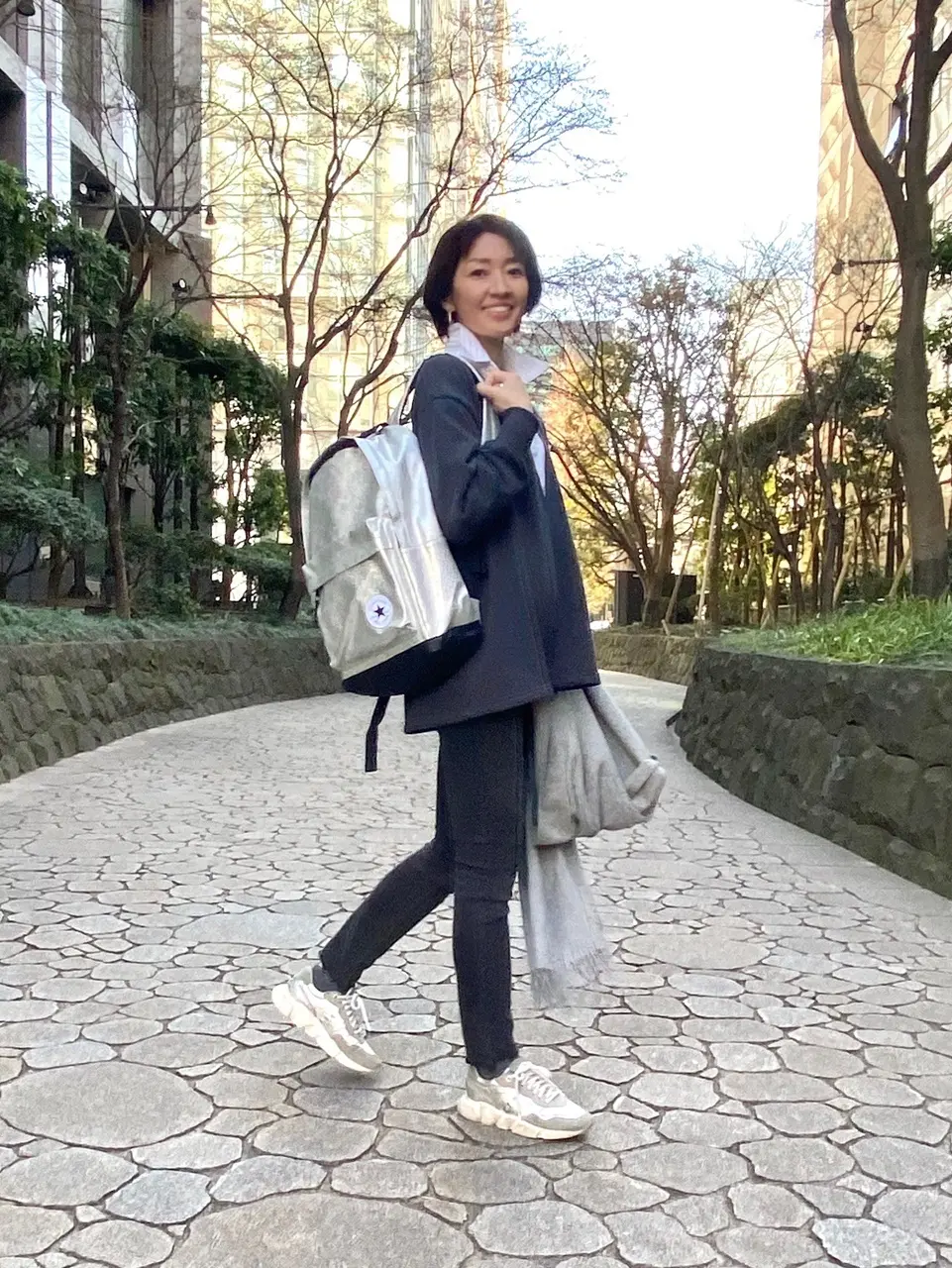 グレーのワントーンコーデ③