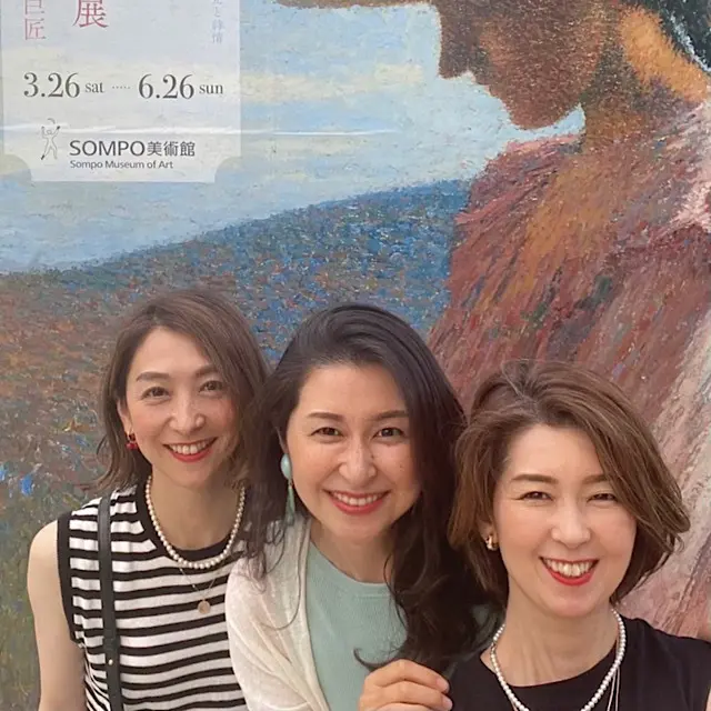 ブラックコーデで美術館への画像_6